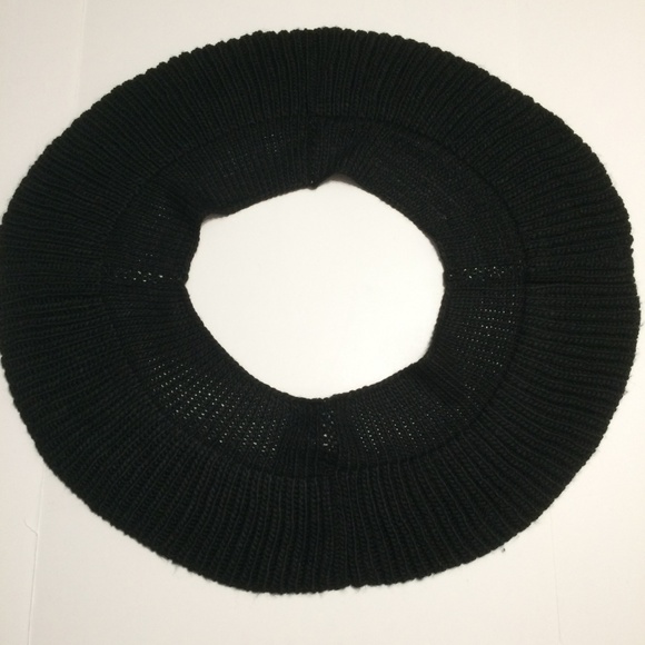 VT Luxe Chunky Convertible Loop Scarf Vest Black - Picture 6 of 8